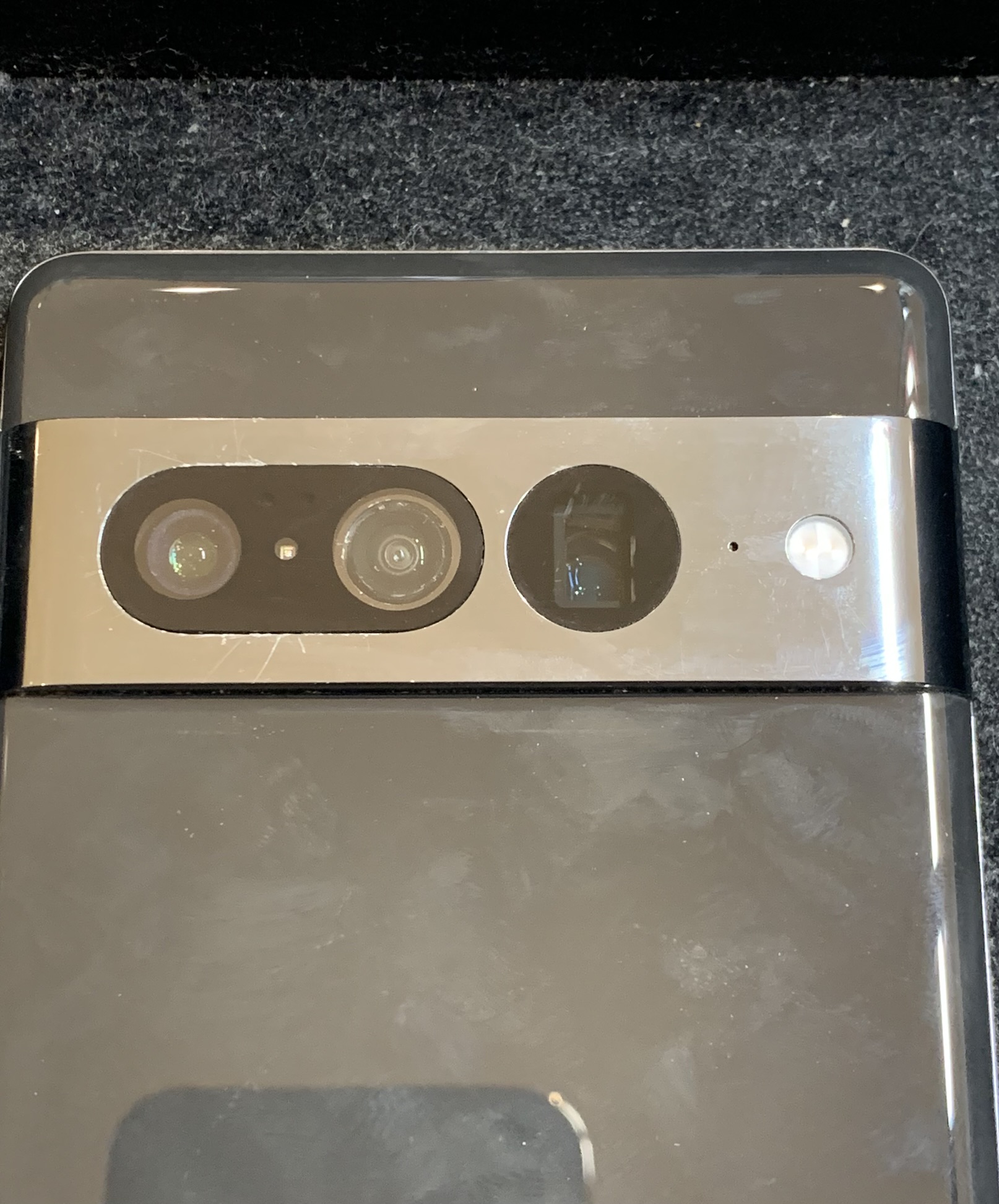 レンズが割れてしまったpixel7pro（ピクセル）カメラレンズ交換修理を承りました！